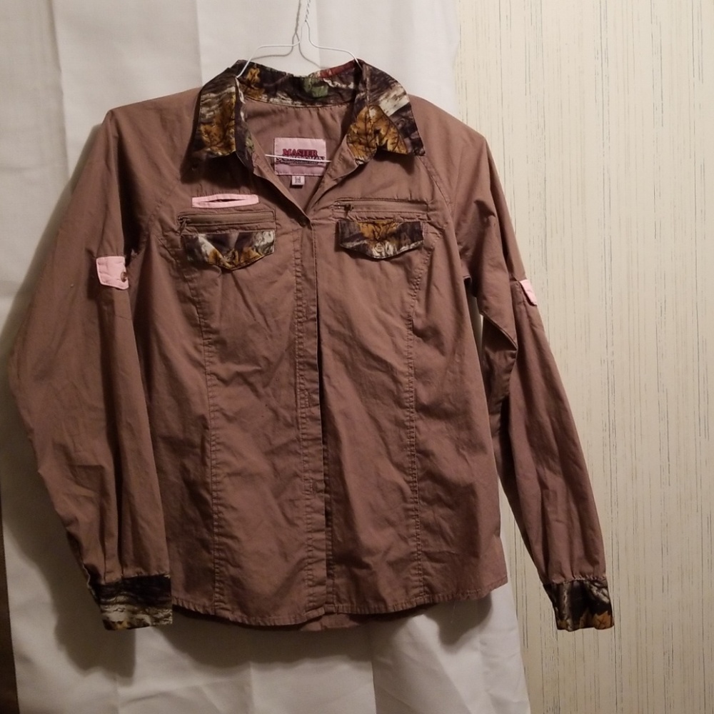 Cute sporty camo shirt.  Can be worn to go hunting